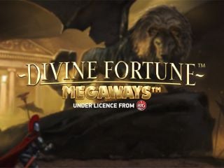Löwe steht hinter Schriftzug von Divine Fortune Megaways
