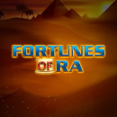 Fortunes Of Ra Schriftzug vor einer Bergkulisse