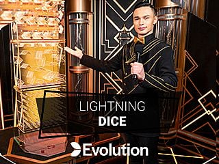 Live Moderator steht vor Lightning Dice Würfelturm von Evolution Gaming