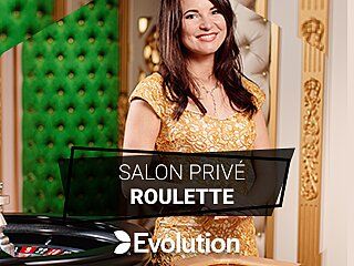 Live Dealerin steht neben Salon Prive Roulette Tisch von Evolution Gaming